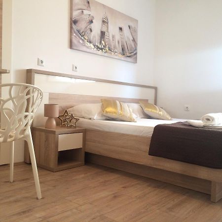 Apartmani Emilio ノヴァリャ エクステリア 写真