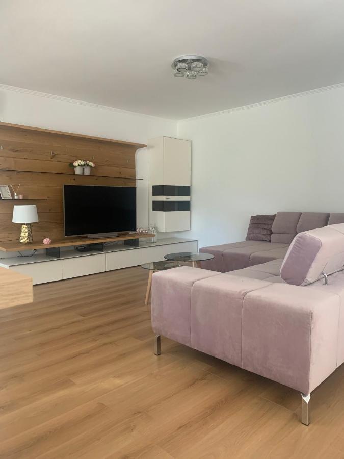 Apartmani Emilio ノヴァリャ エクステリア 写真