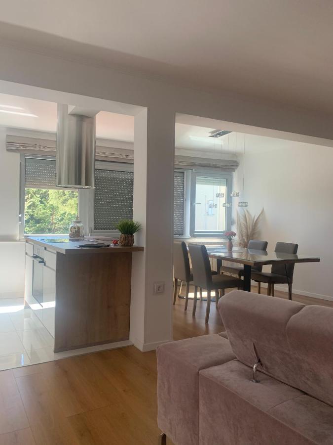 Apartmani Emilio ノヴァリャ エクステリア 写真