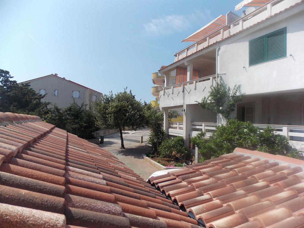 Apartmani Emilio ノヴァリャ エクステリア 写真