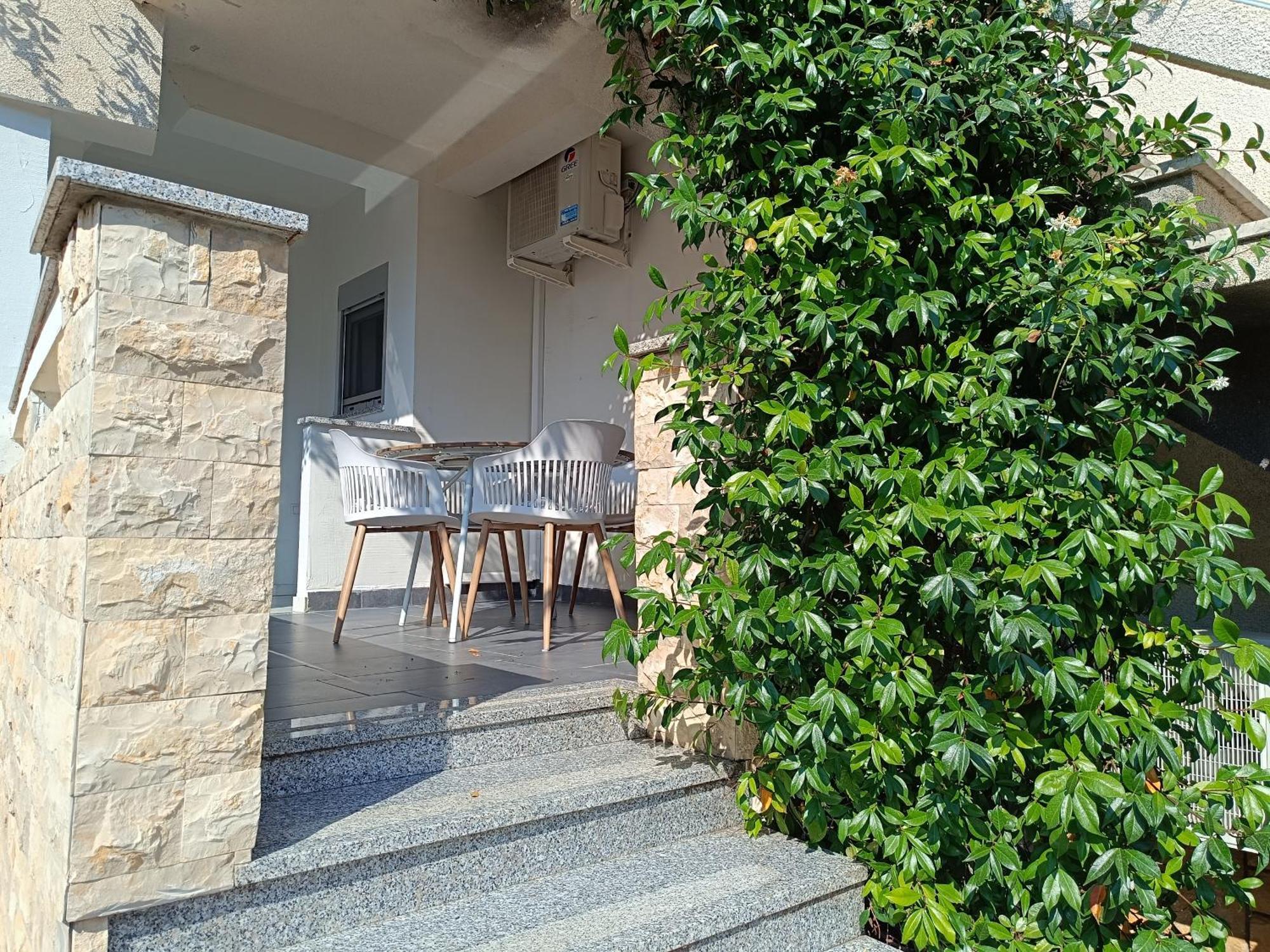 Apartmani Emilio ノヴァリャ エクステリア 写真