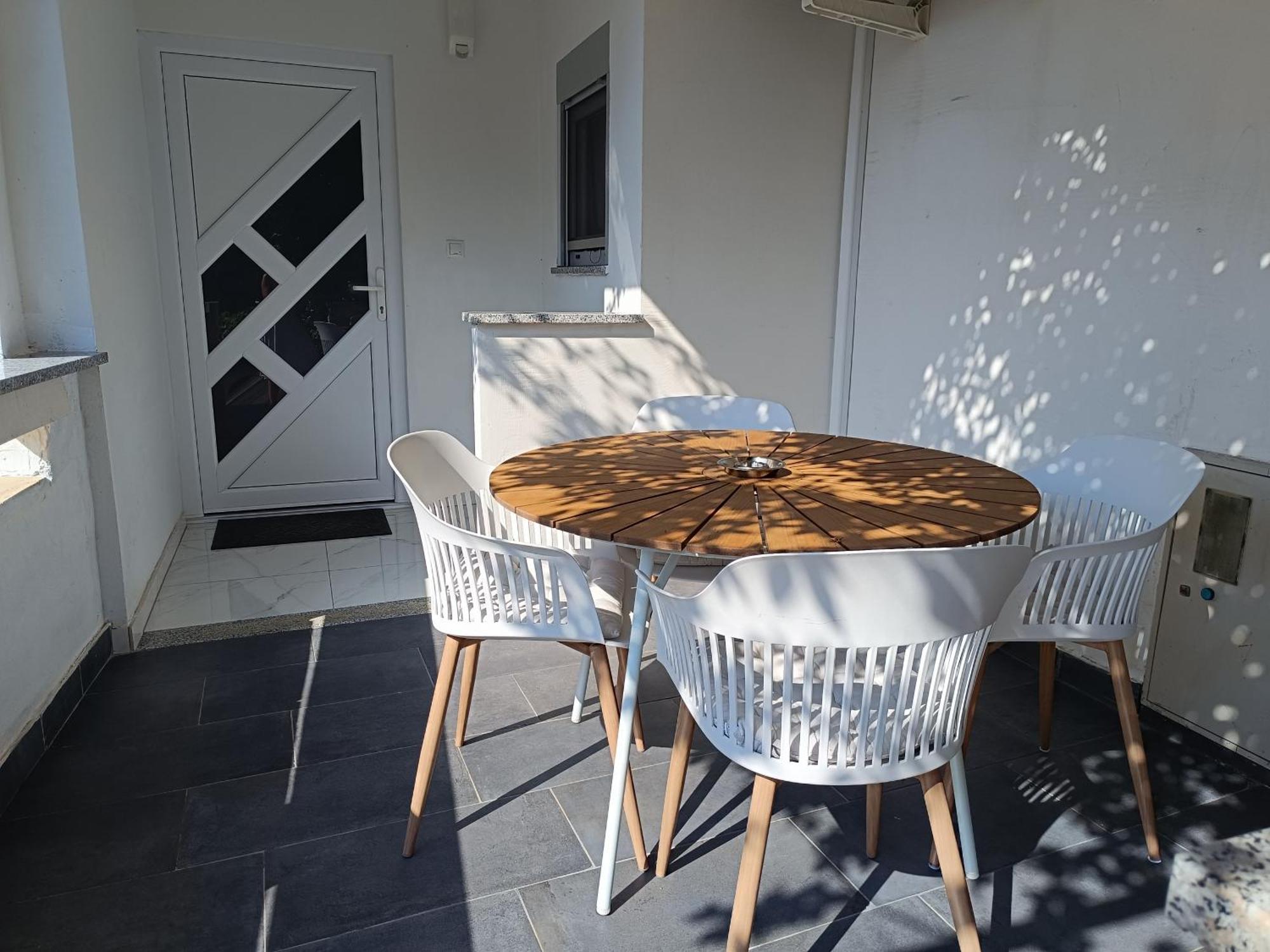 Apartmani Emilio ノヴァリャ エクステリア 写真
