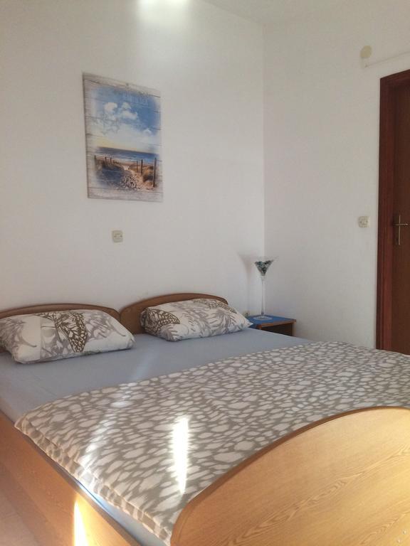 Apartmani Emilio ノヴァリャ エクステリア 写真