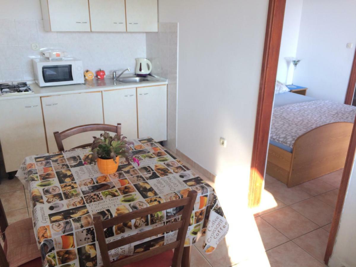 Apartmani Emilio ノヴァリャ 部屋 写真