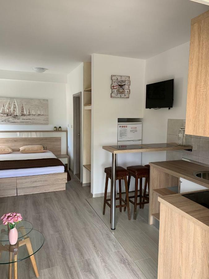 Apartmani Emilio ノヴァリャ エクステリア 写真